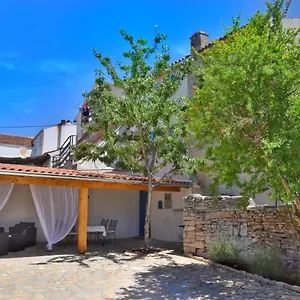  Vikendica Casa Nini - Cozy House With Sauna And Indoor Jacuzzi